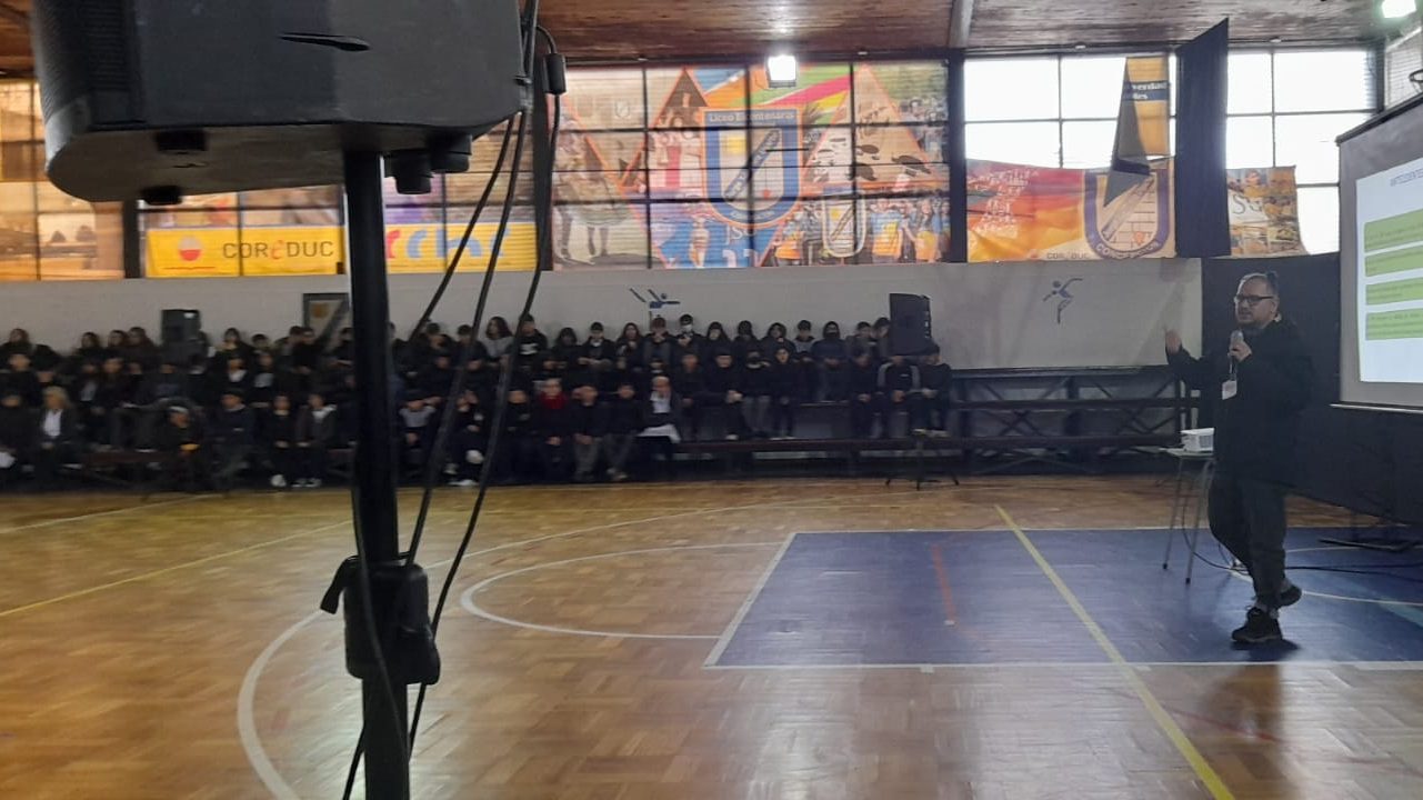 Fundación Tierra de Esperanza impartió charla a estudiantes sobre Responsabilidad Penal Adolescente en establecimiento de Concepción